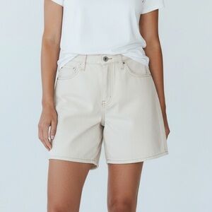 Levi’s High-Rise Baggy Jean Shorts Off White Size 27 NWT 100% Cotton Denim